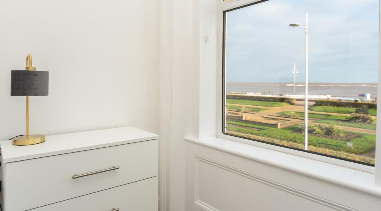 Sea Views Stunning 2 Bedroom Apartment # Lowestoft Exterior foto