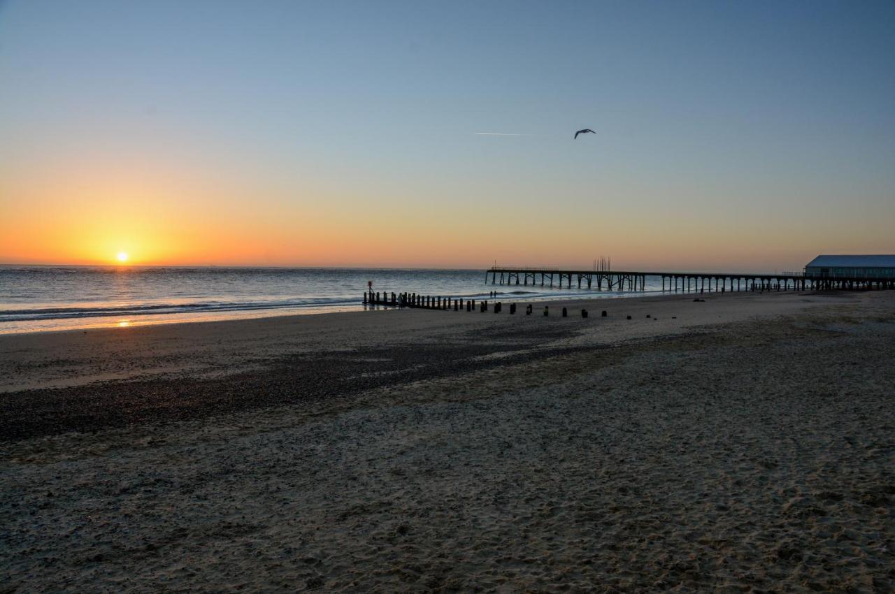 Sea Views Stunning 2 Bedroom Apartment # Lowestoft Exterior foto